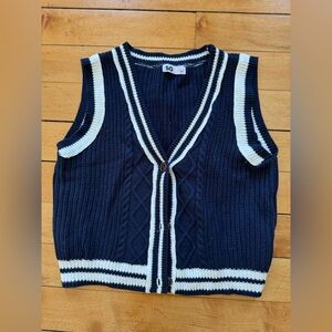 SO brand knitted sweater vest size L